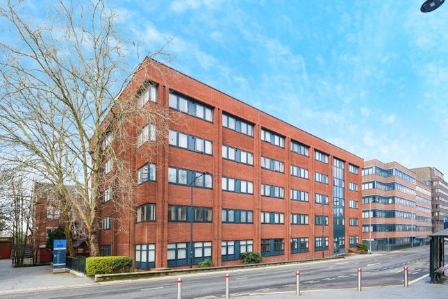 Flat for sale in Farnsby Street, Swindon, Wiltshire