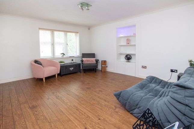 31, Larkspur Drive, Southampton photo 3