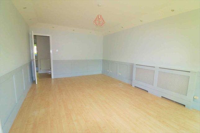 Flat to rent in Lennard Road, London