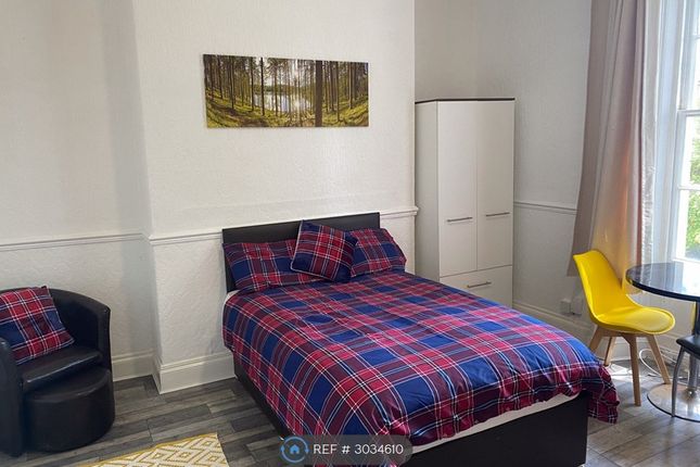Studio flat on Flat, Devonshire Road, Prenton, £575/mo