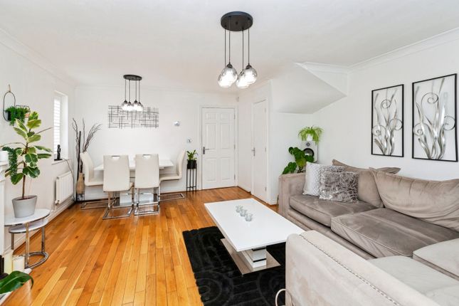 37, Crofthill Road, Slough photo 4