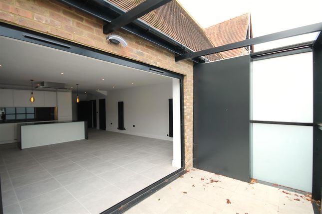 Flat 5, 59, Wolsey Road, Esher photo 3