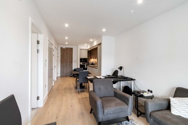 1-bed flat on Apartment 308, Verto building,120 Kings Road, Reading, £260,000