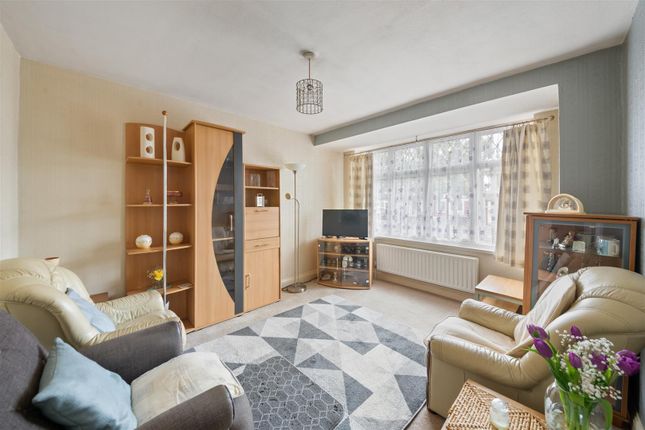225, Conway Crescent, Greenford photo 4