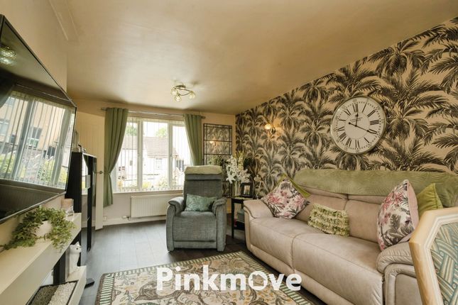 58, Waun Road, Cwmbran photo 3