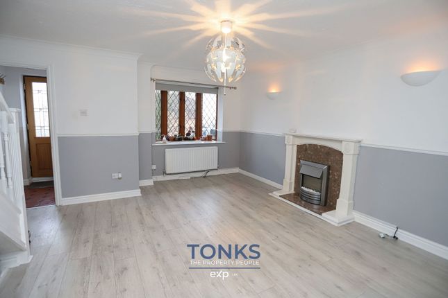 105, Surrey Drive, Kingswinford photo 3