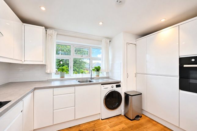 28 Broomhill Court,, Broomhill Road, Woodford Green photo 4
