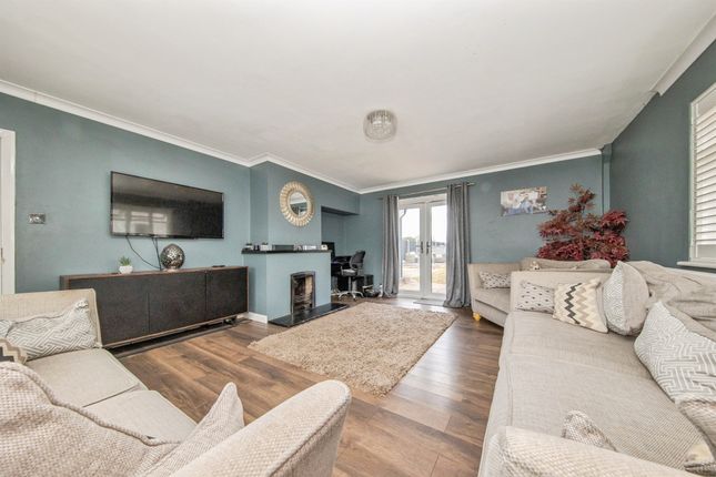 43, Gainsford Avenue, Clacton-On-Sea photo 3