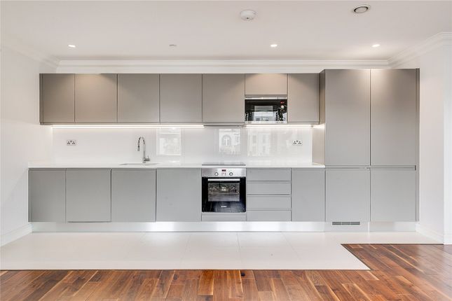 Flat for sale in Collingwood House, Mercers Road, London