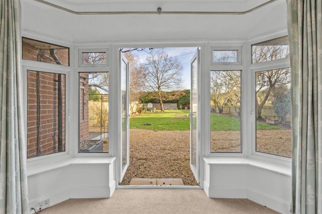 9, King Edward Avenue, Aylesbury photo 4