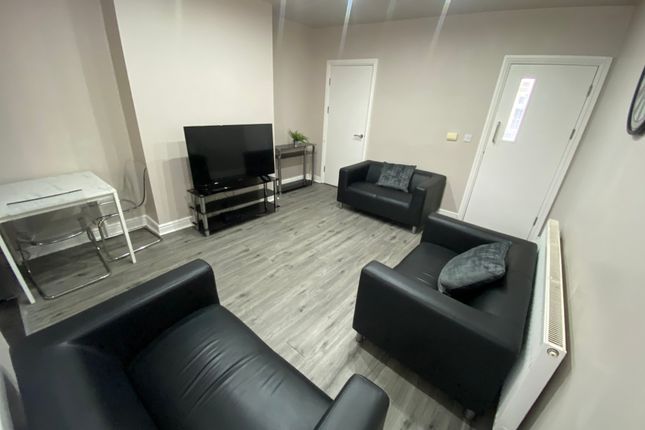 Thumbnail Shared accommodation to rent in Club Garden Road, Sheffield