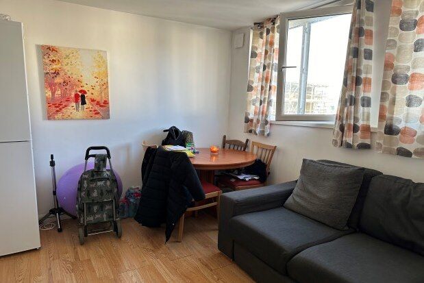 Flat to rent in 25 High Street, Dover