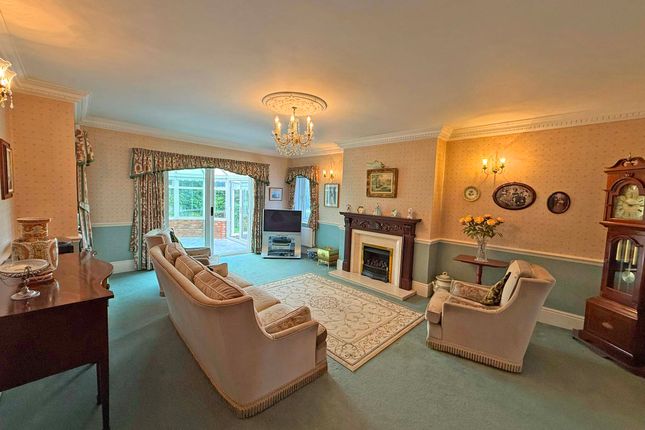 5, Thompson Close, Scarborough photo 4
