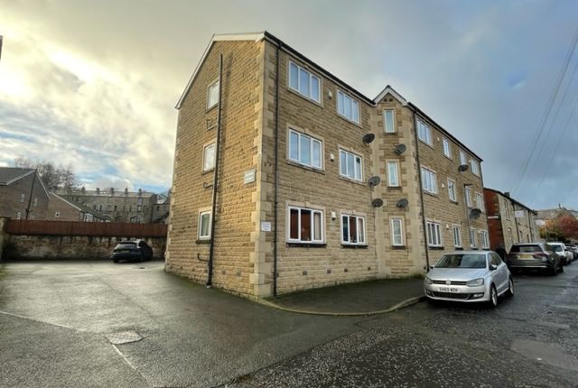 Flat to rent in Square Street, Bury