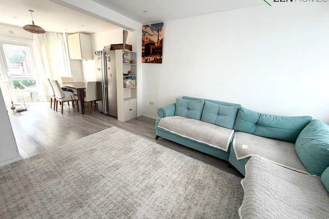 20 Harrow Drive, London photo 4