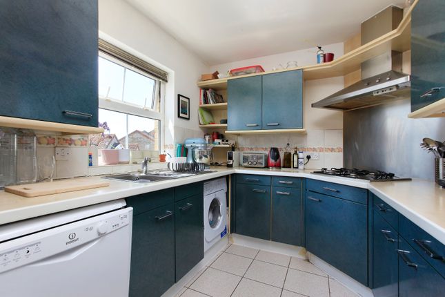 Flat for sale in Osier Mews, Chiswick, London