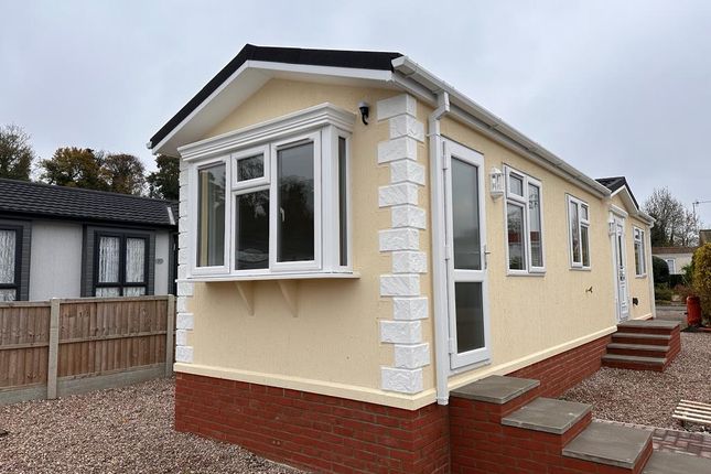 1-bed caravan on Oak Avenue, Radcliffe On Trent, £99,995