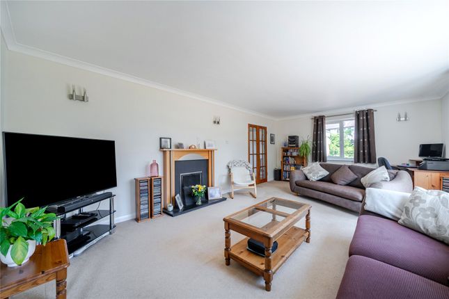 12, Birnam Close, Surrey photo 4