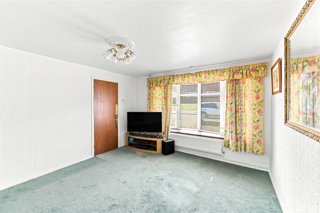 17, Rooksmead, Bedfordshire photo 3