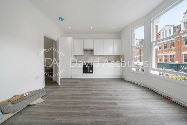 Flat to rent in Church Street, London, Enfield