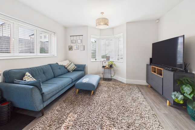 14, Savoy Close, Hemel Hempstead photo 3