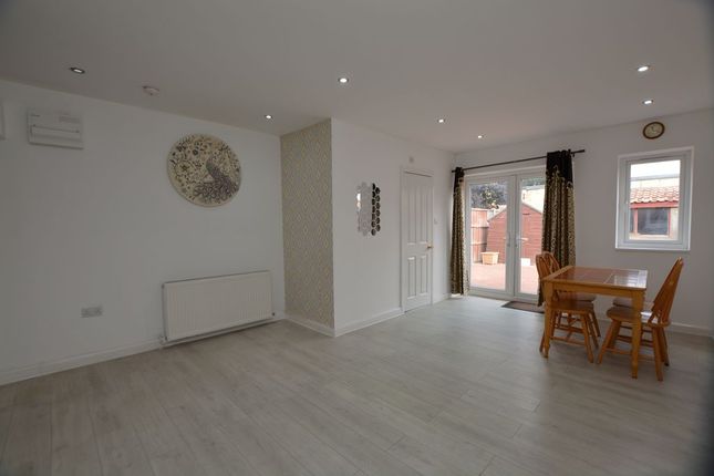 71, Gosling Road, Slough photo 2