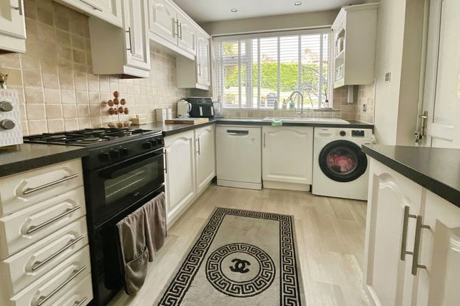87, Springfield Avenue, Stourbridge photo 3