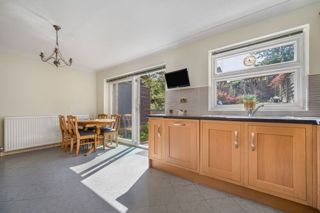 9, Rolvenden Gardens, Bromley photo 4