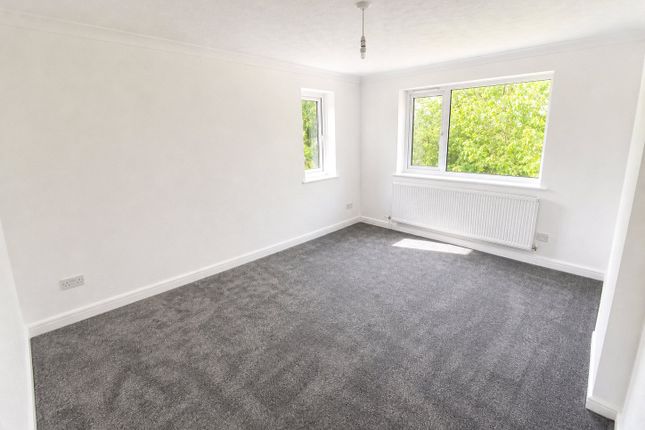 27, Downfield Close, Devon photo 3