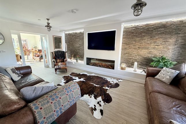 3, Llys Dolwerdd, Ammanford photo 2
