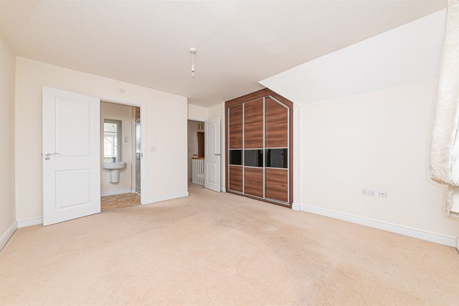 Detached house to rent in Goldcrest Road, Jennetts Park, Bracknell