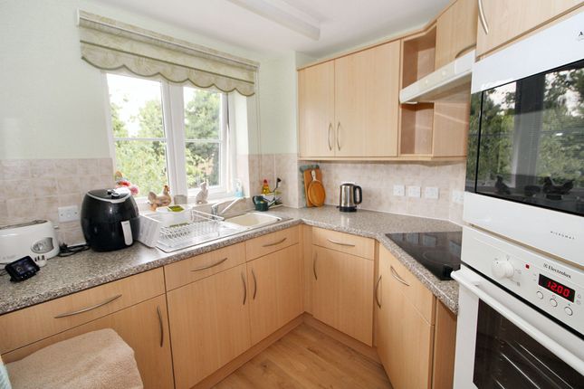 14 Hughenden Court Penn Road, High Wycombe photo 2