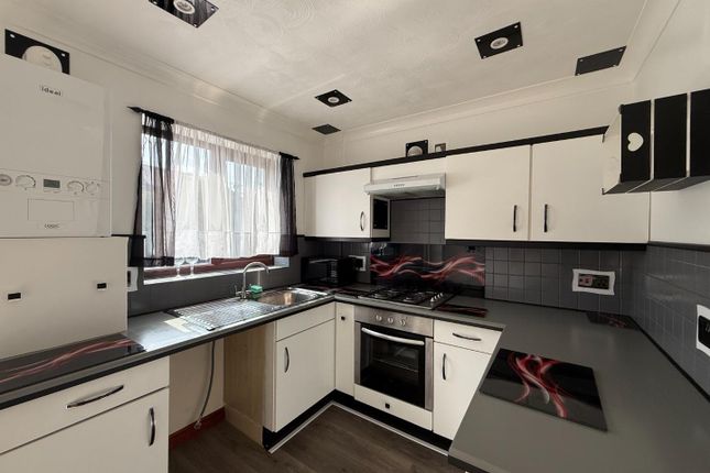 53, Castle Hill View, Heckmondwike photo 4