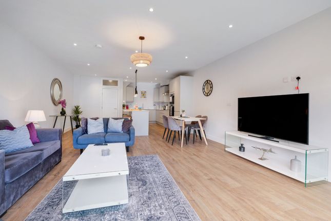 Thumbnail Terraced house to rent in Purley Rise, Purley
