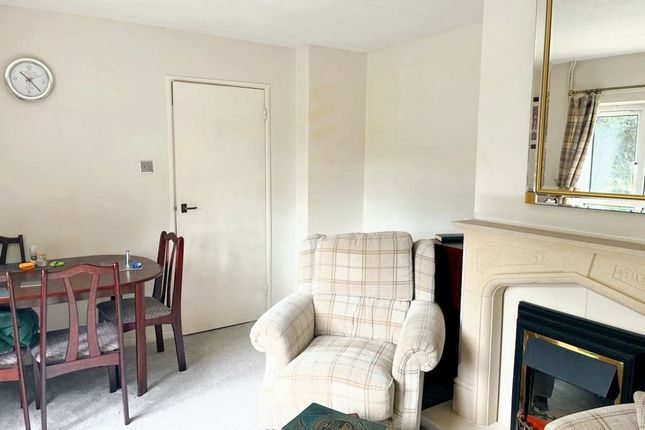 9 Scott Road, Crawley photo 5