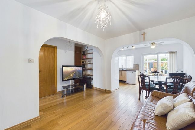 68 Rugby Avenue, Greenford photo 2