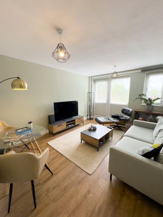 2-bed flat on Flat 27,, Andrew Court, London, £375,000