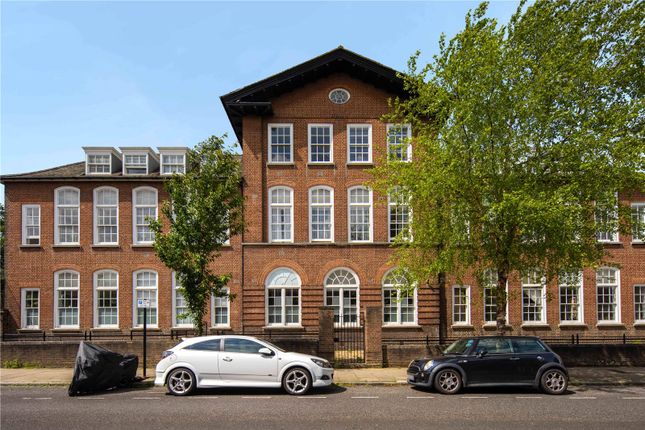 Thumbnail Flat for sale in Chessum House, 10 Lansdowne Drive, Hackney, London