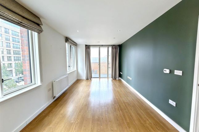 4 Lyle Apartments, 19, Shackleton Way, London photo 3