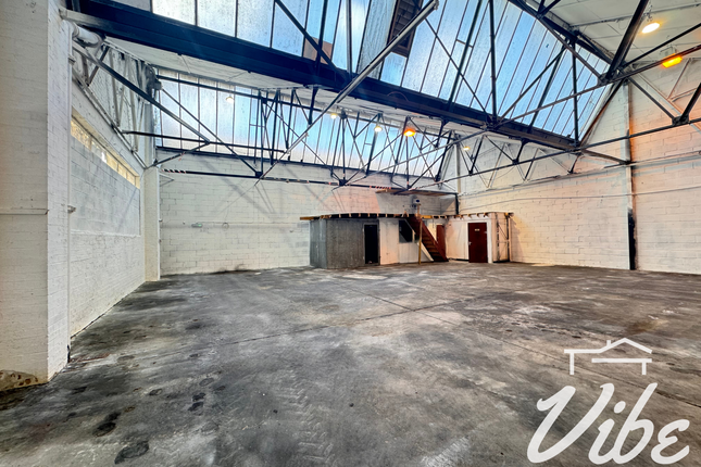Warehouse to let in Lockwood Industrial Park, Mill Mead Road, London