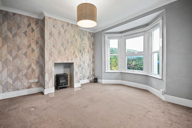 Mount Pleasant Road, Surrey photo 3