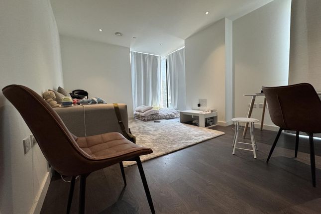 Flat 14 Skyline Apartments, Devan Grove, LONDON photo 3