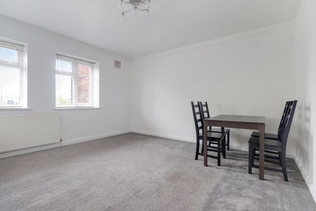 47 Granville Place, High Road, London photo 2
