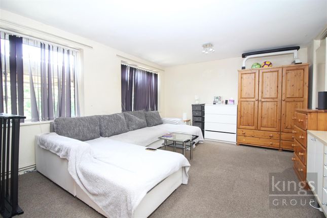 11, Harberts Road, Harlow photo 4
