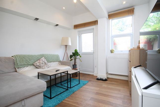 Thumbnail Flat to rent in Melville Road, Walthamstow