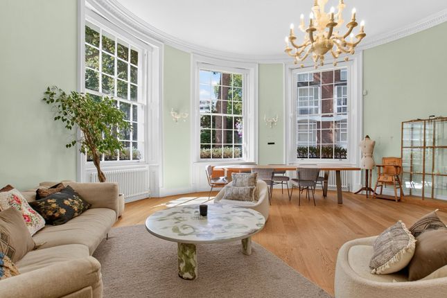 LG & GF Flat, 43, Gloucester Square, London photo 3