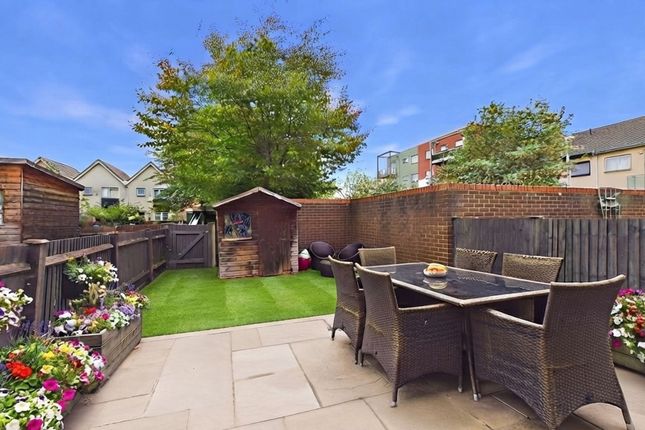 25 Marsden Gardens, Dartford photo 2