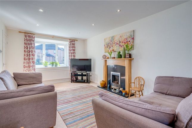 10, Glebe Field Chase, West Yorkshire photo 3
