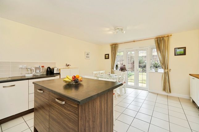 7, Post Hill View, Pudsey photo 2