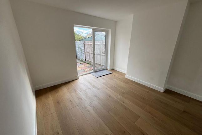 9, Heath Lane, Dartford photo 4